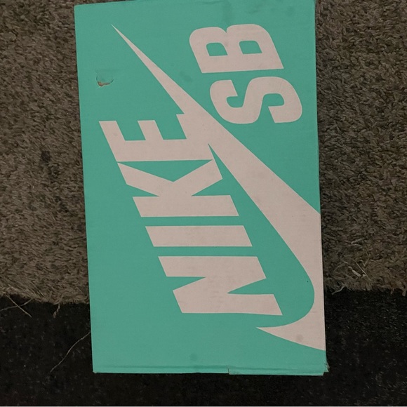 Nike SB dunks tumbled sand lows - Picture 2 of 9